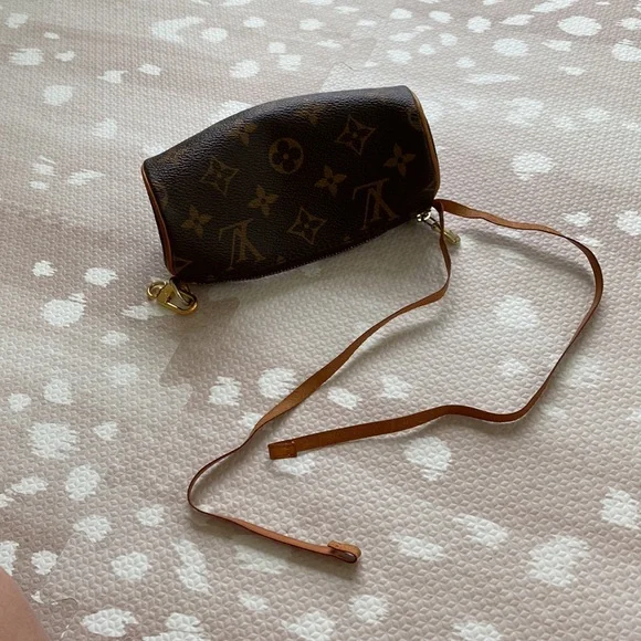 Louis Vuitton mini Papillon Pochette - Picture 6 of 13